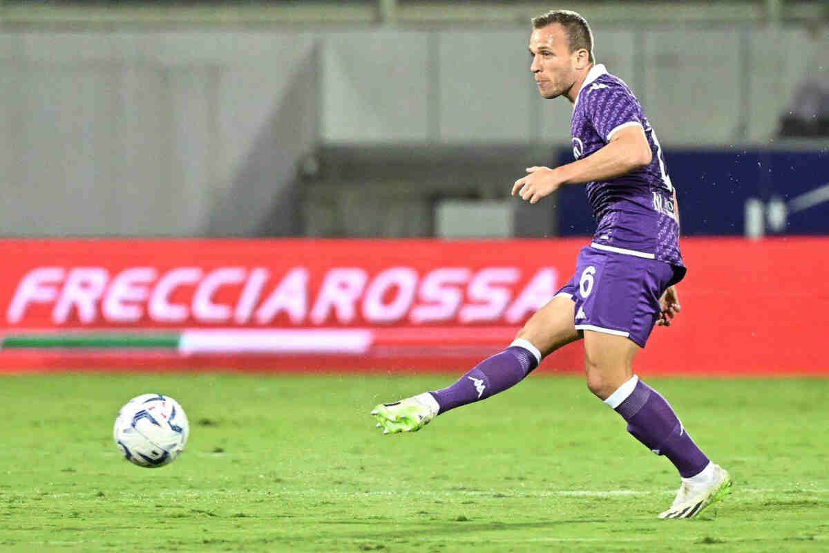 Arthur Melo con la maglia della Fiorentina