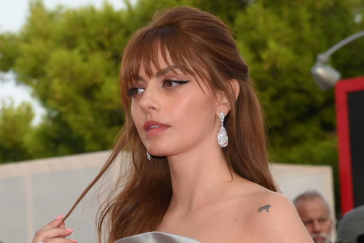 Scollatura da capogiro: Annalisa spiazza i fan