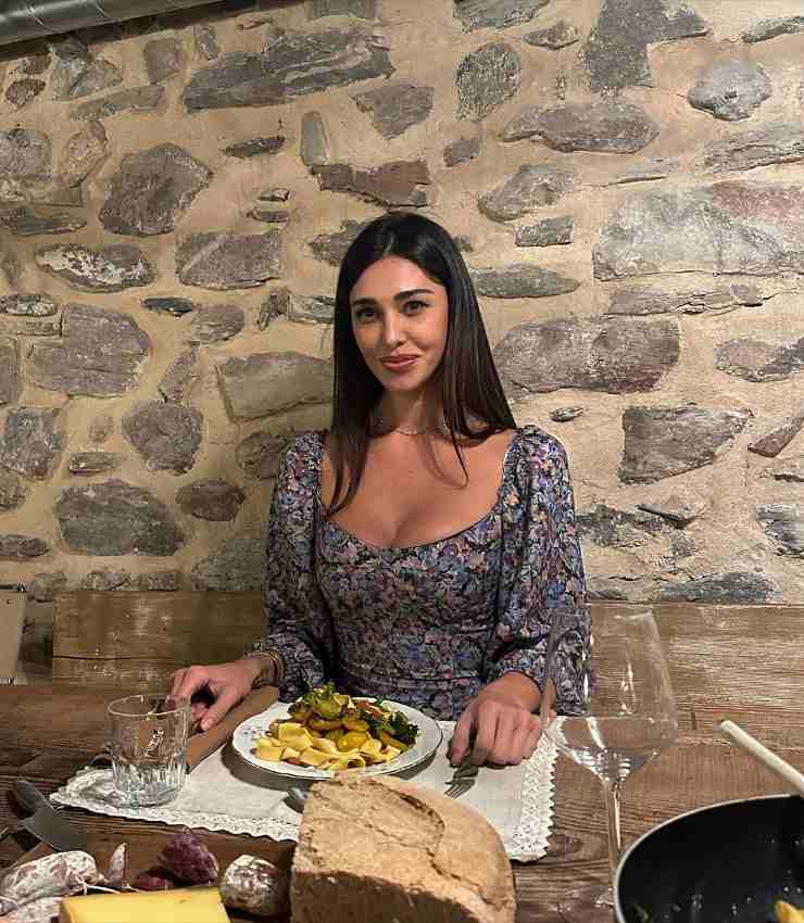 Belen Rodriguez infiamma i social