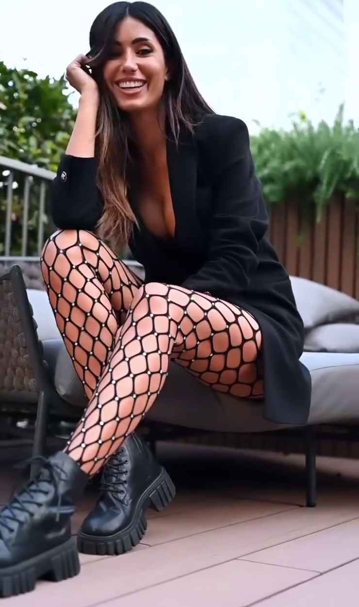 In calze a rete è insuperabile: riecco Federica Nargi