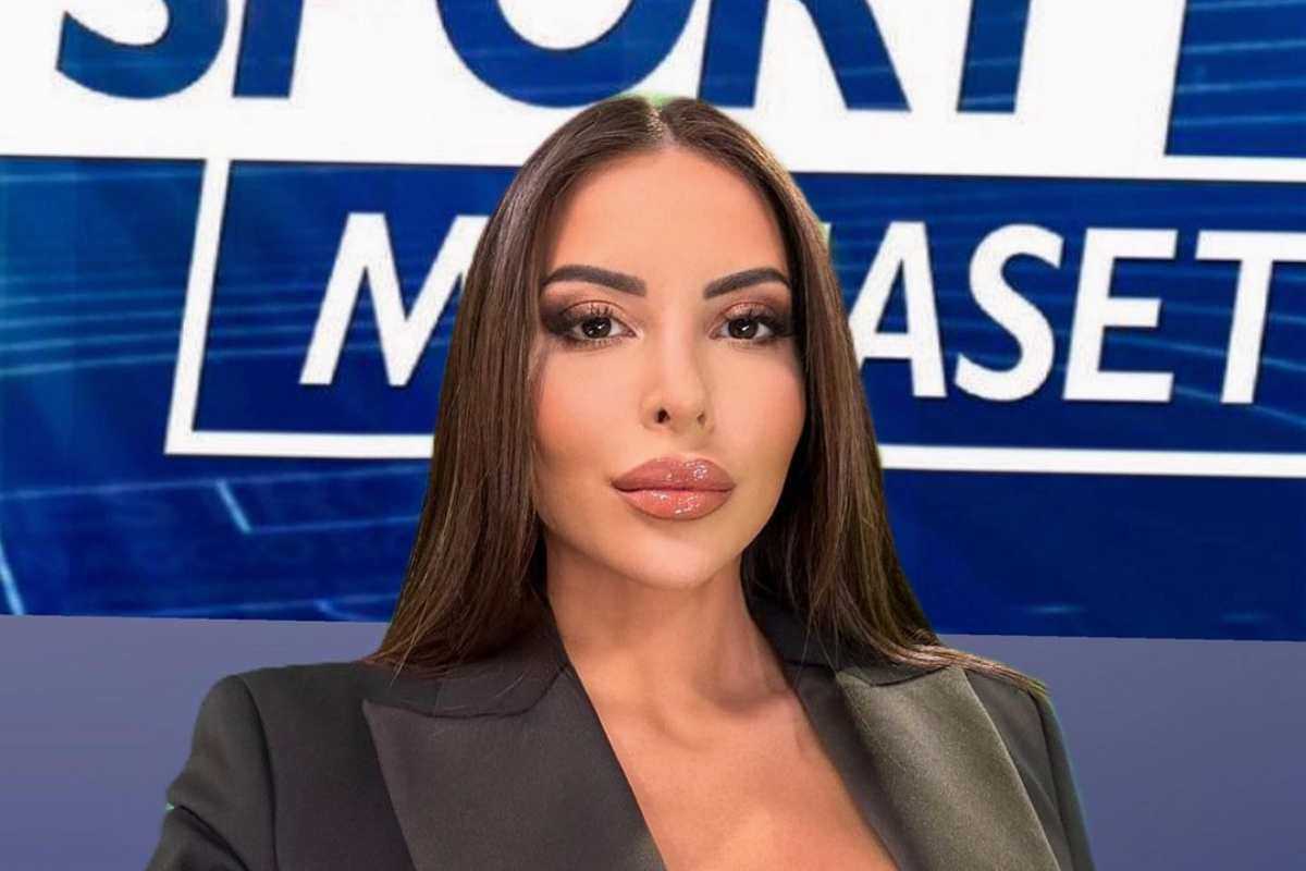Marialuisa Jacobelli selfie vestito trasparente scollatura