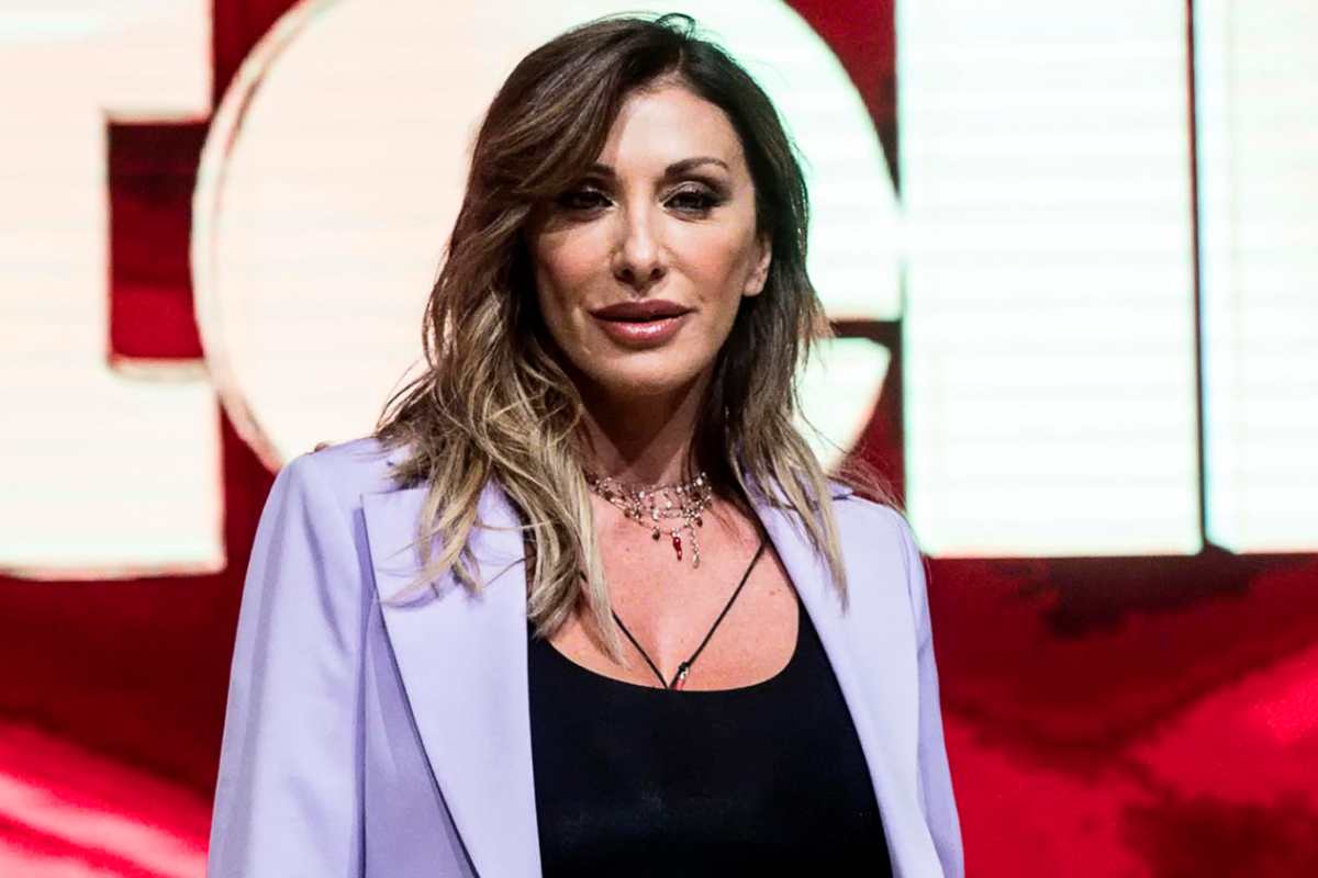 Sabrina Salerno mostra tutto: trasparenze illegali