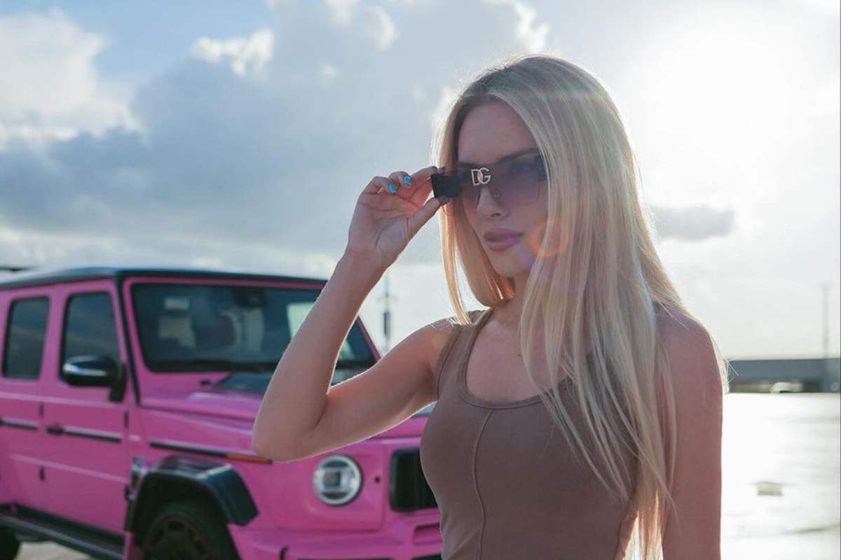 Angelina Dimova, il selfie in bikini infiamma Instagram