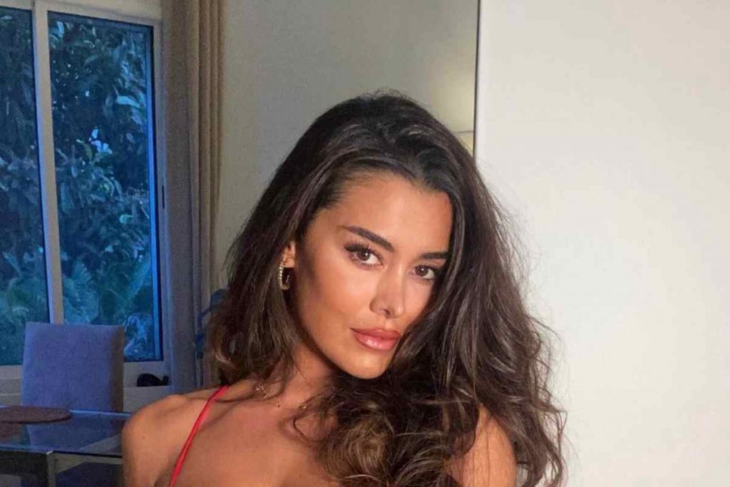 Eva Padlock toglie tutto: VIDEO da infarto