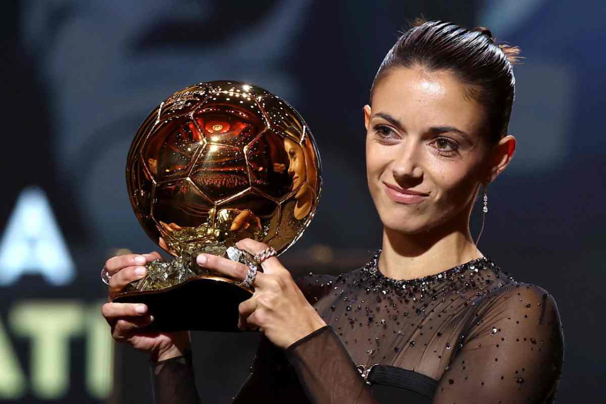 Aitana Bonmatí alza il Pallone d'Oro 2023