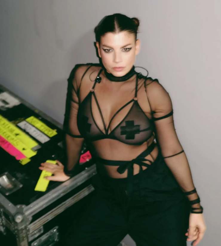 emma trasparenze hot