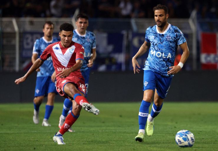 Fabregas in campo con la maglia del Como