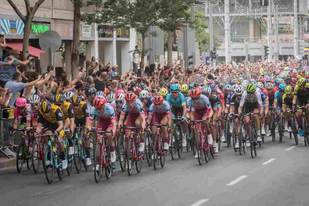 Gruppo di ciclisti al Giro d'Italia