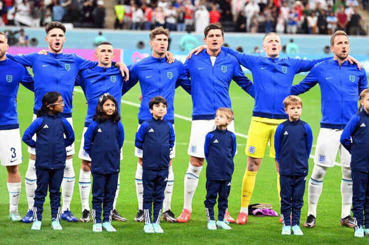 La nazionale inglese di calcio canta l'inno