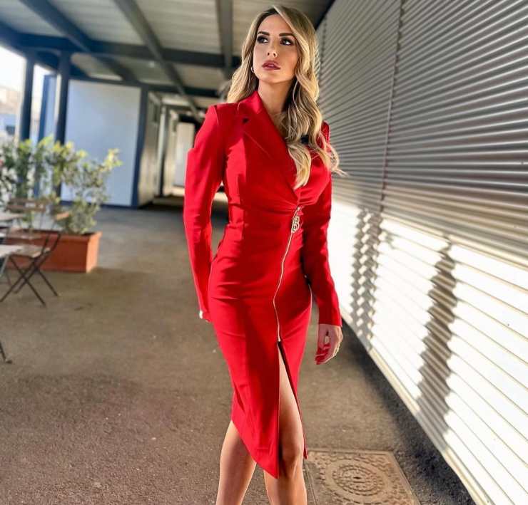 Giorgia Rossi abito rosso spacco totale gambe