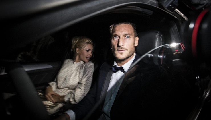 Totti like foto Ilary Instagram