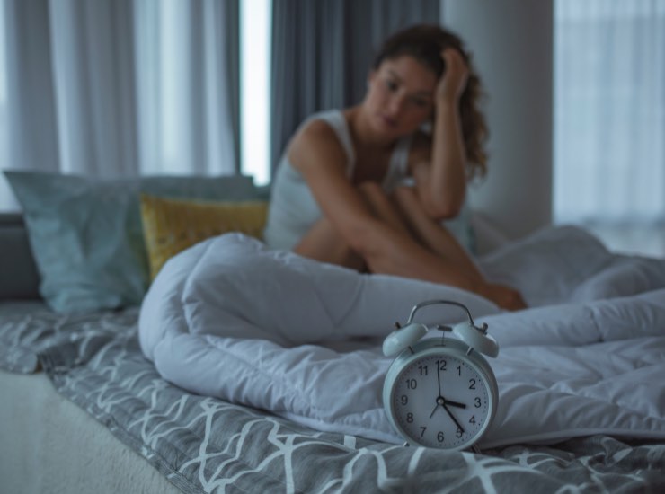 Una persona con un disturbo del sonno