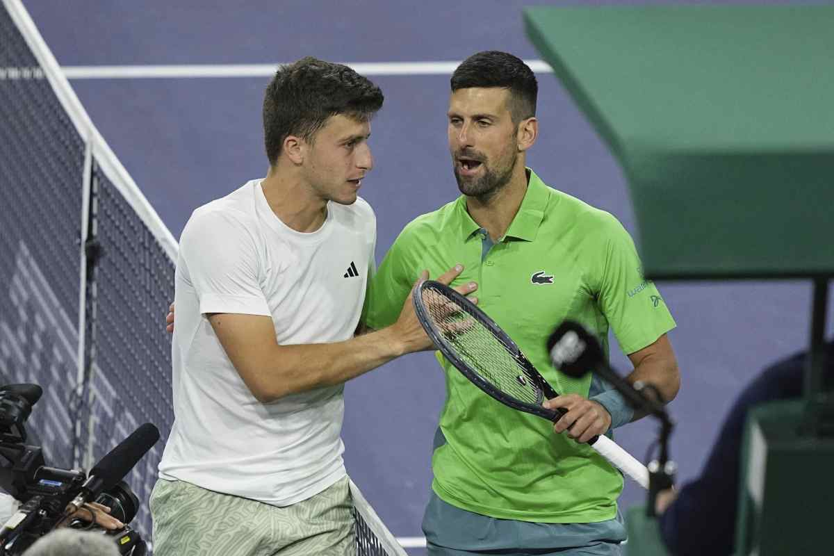 Nardi fa un favore a Sinner e batte Djokovic