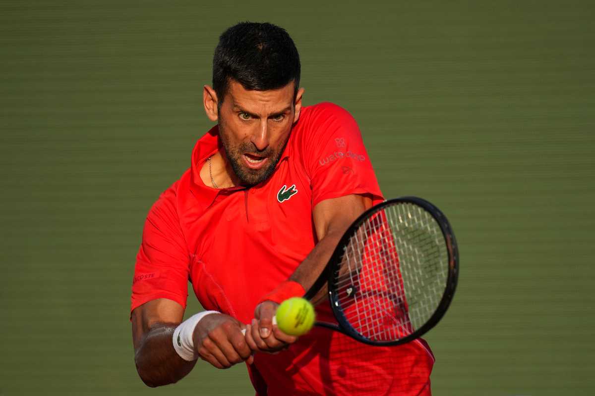 Djokovic nella bufera: gesto polemico verso il pubblico