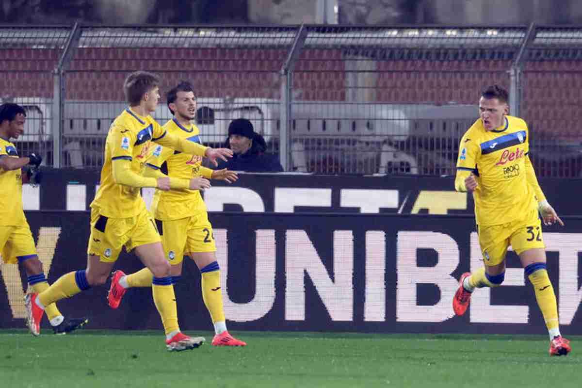Atalanta rilancia con Retegui, Como subisce una clamorosa rimonta