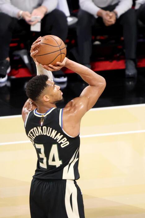 Clippers in trionfo: derby di Los Angeles con Oklahoma sorprendente