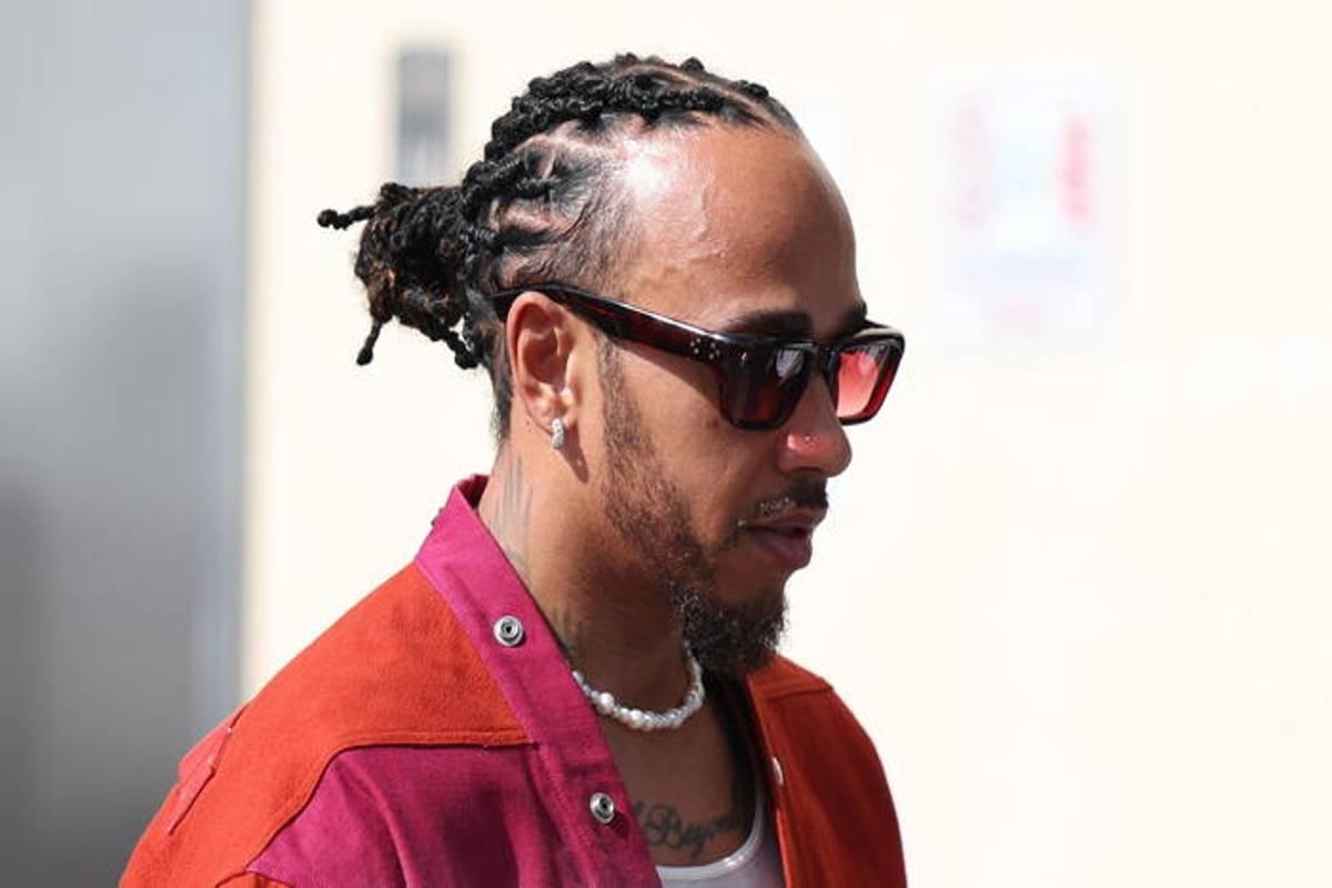 Hamilton sorprende: salto da elicottero e snowboard con White in un'avventura mozzafiato