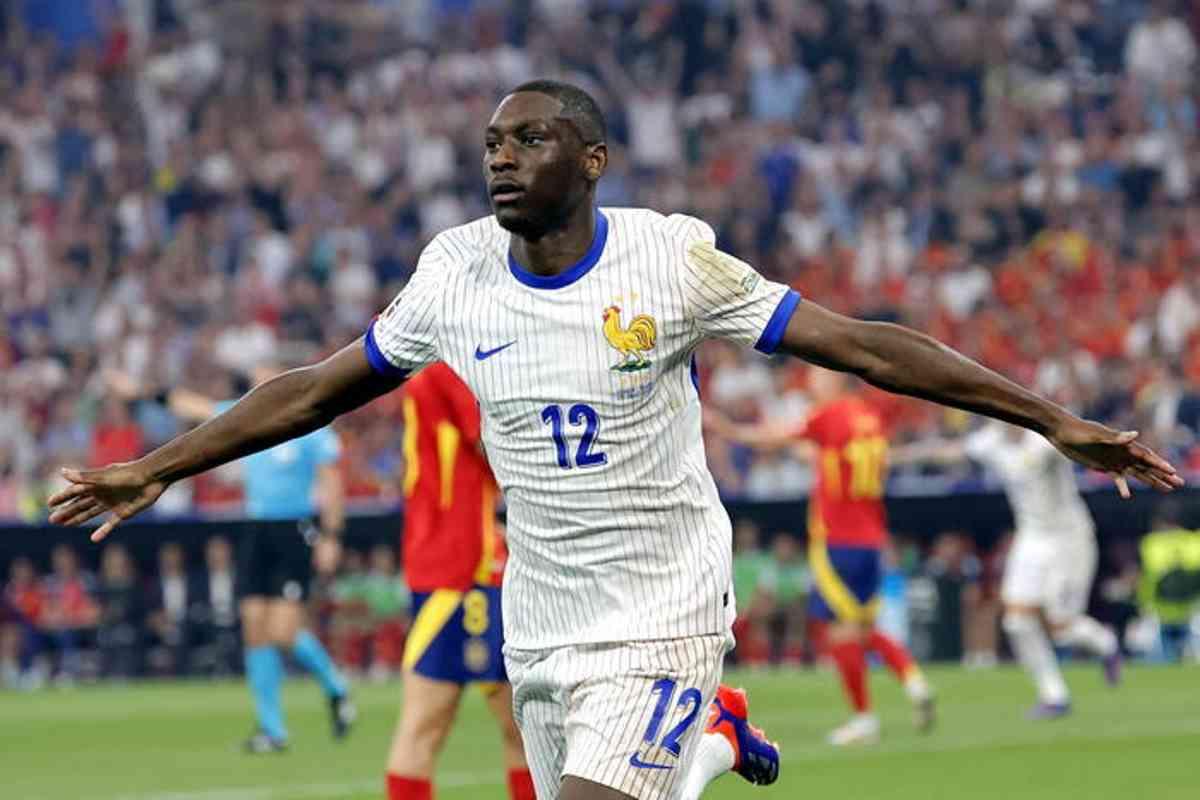 Kolo Muani in visita al J Medical: la Juventus si prepara a un grande colpo