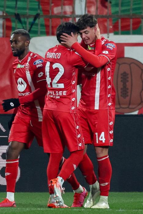 Monza conquista tre punti vitali battendo la Fiorentina 2-1!