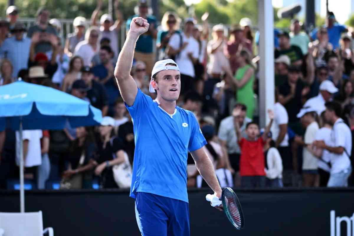 Sinner Avanza al Secondo Turno dell'Australian Open: Battuto Schoolkate in un Match Avvincente!