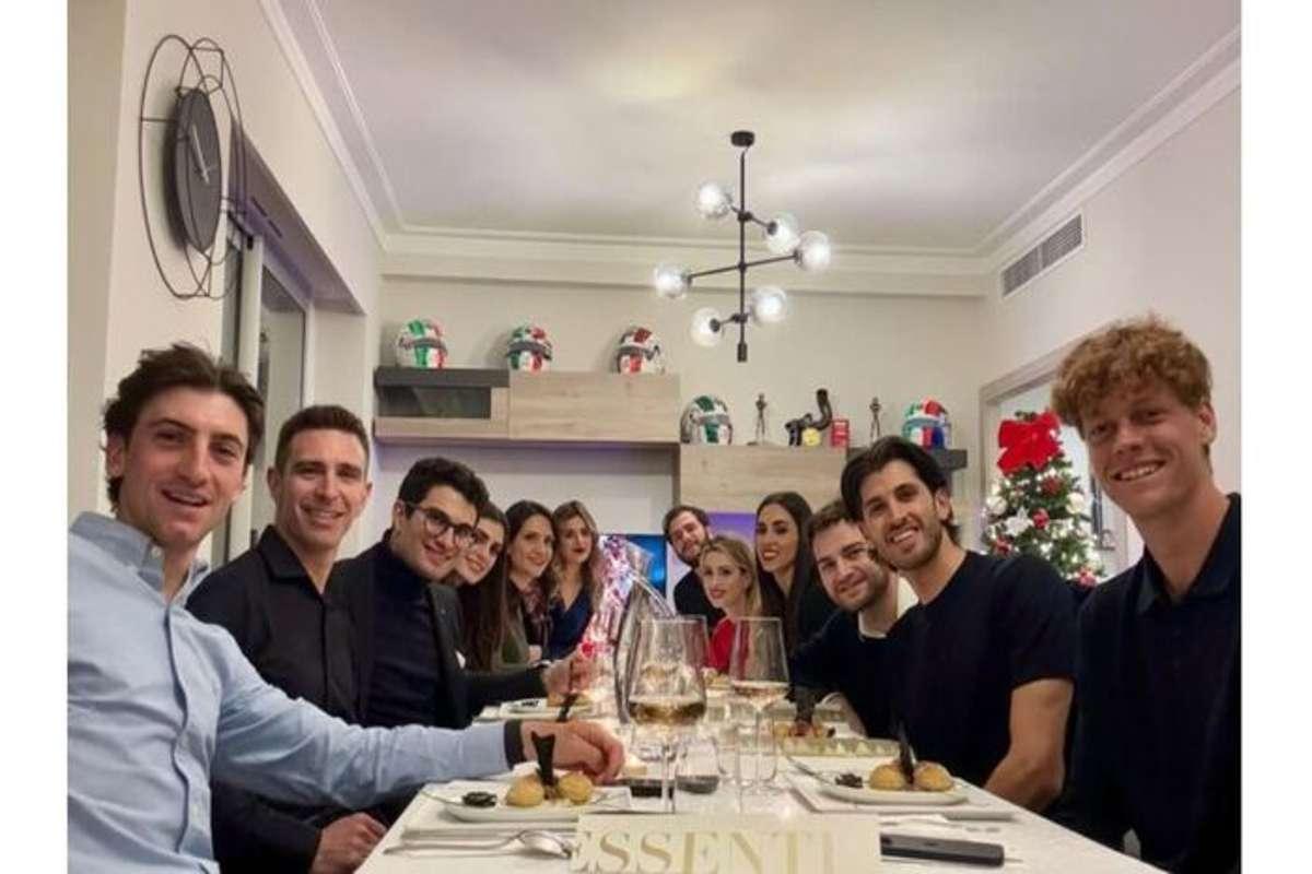 Sinner festeggia il capodanno a montecarlo con ciccone e giovinazzi
