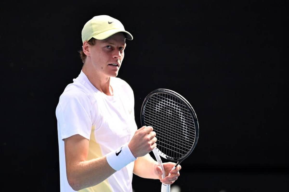 Sinner sfida De Minaur domani mattina all'Australian Open