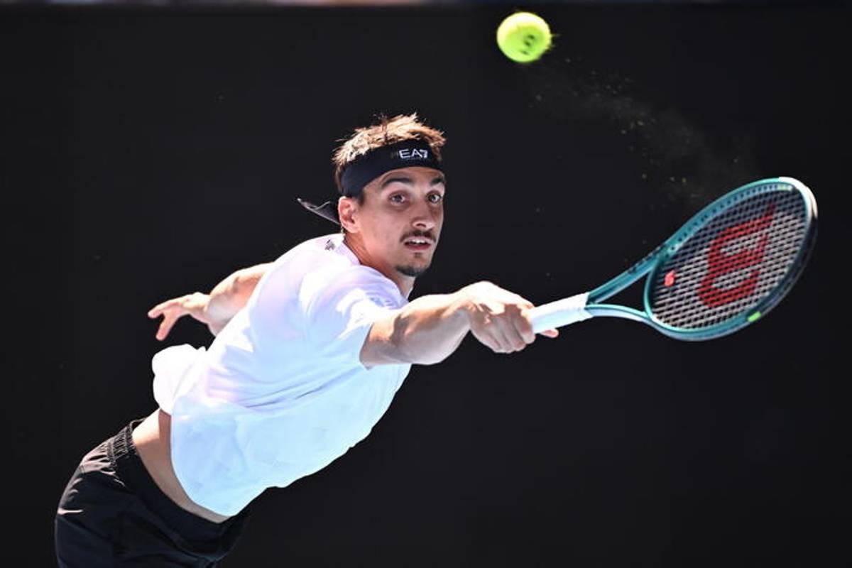 Sonego sfida Shelton all'Australian Open: una battaglia avvincente sul campo