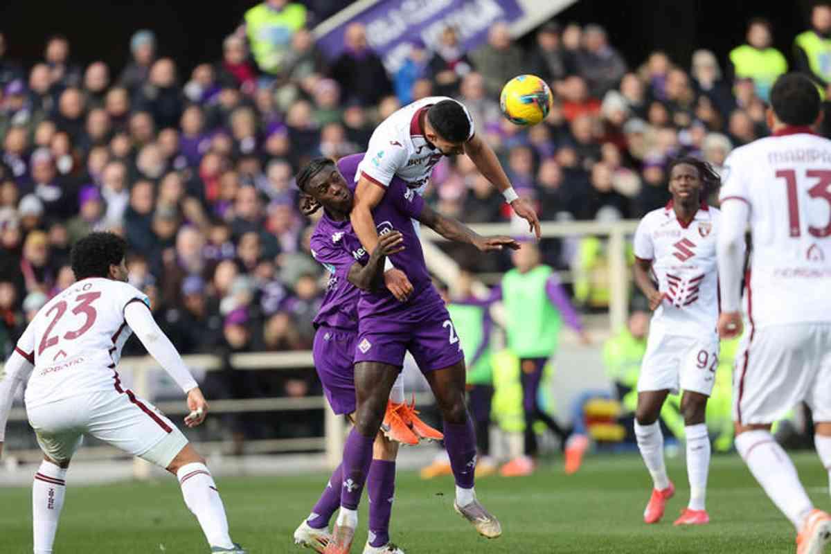 Torino in dieci sorprende la Fiorentina: pari e fischi al Franchi