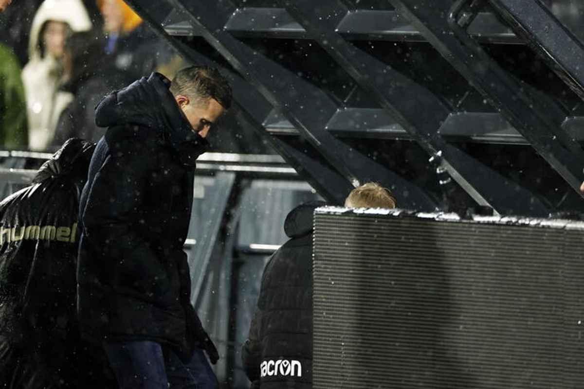 Arbitro in errore: Olanda gioca in 12 contro 11 e crea il caos sul campo