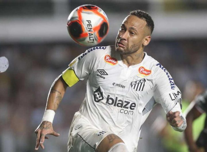 Neymar torna in campo dopo un lungo periodo: 45 minuti con il Santos