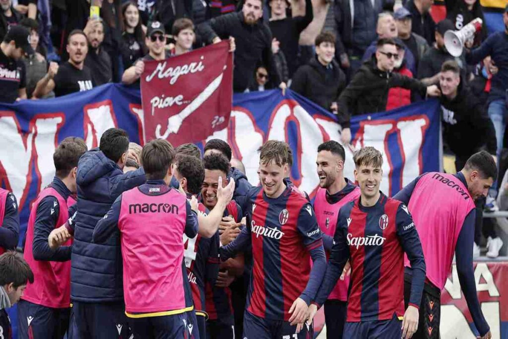 Bologna celebra la vittoria, la Lazio si scusa con i suoi tifosi