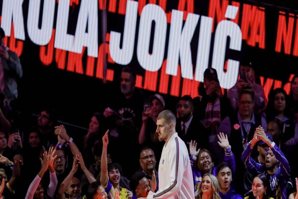 Cleveland allunga la striscia vincente, mentre Jokic guida Denver verso il successo