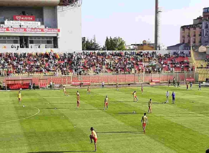 Cosenza, tifosi bloccati: niente trasferta a Catanzaro