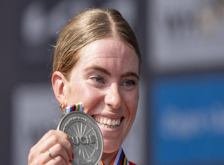 Demi Vollering conquista le Strade Bianche femminile con una prestazione straordinaria