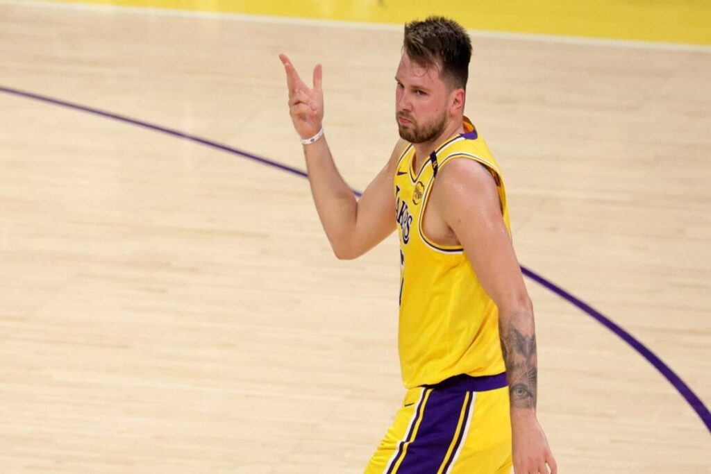 Doncic illumina con 45 punti, ma i Lakers si arrendono a Milwaukee