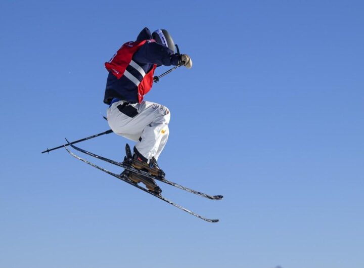 Flora Tabanelli conquista la Coppa del mondo di Freeski Park con una performance straordinaria