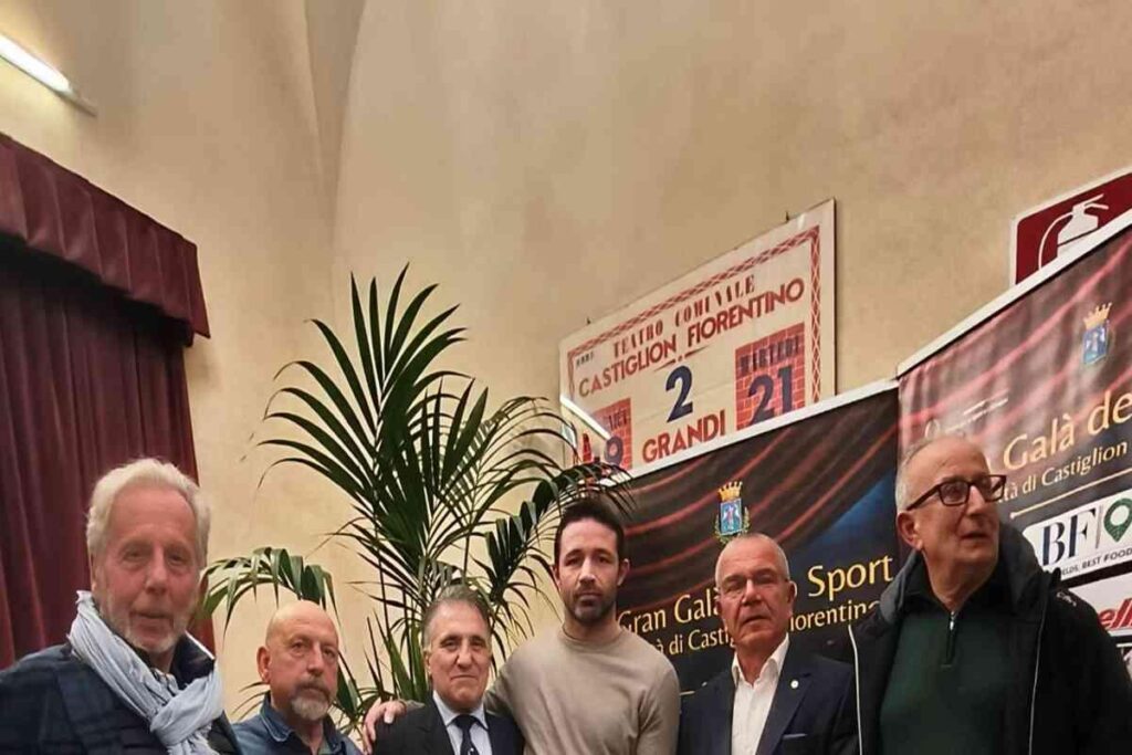 Giovanni De Carolis vince il prestigioso premio Mario D'Agata nel pugilato
