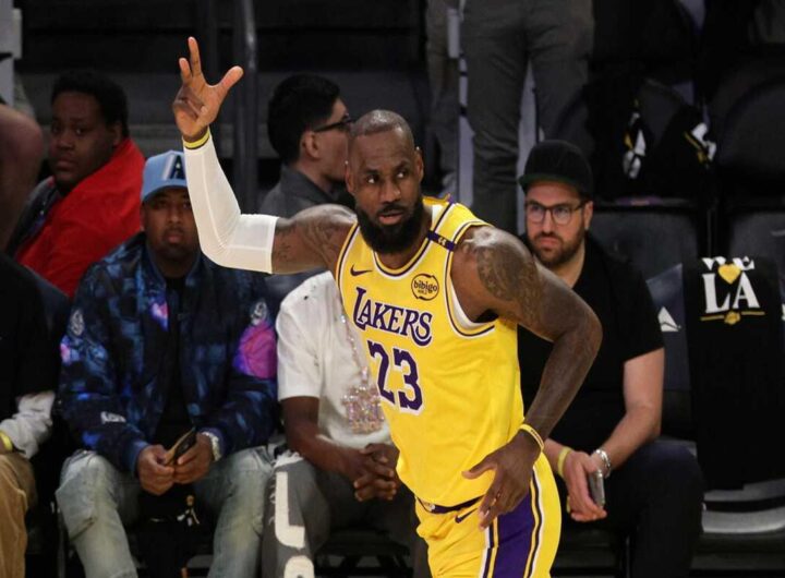 LeBron decide la partita all'ultimo secondo e riporta i Lakers alla vittoria