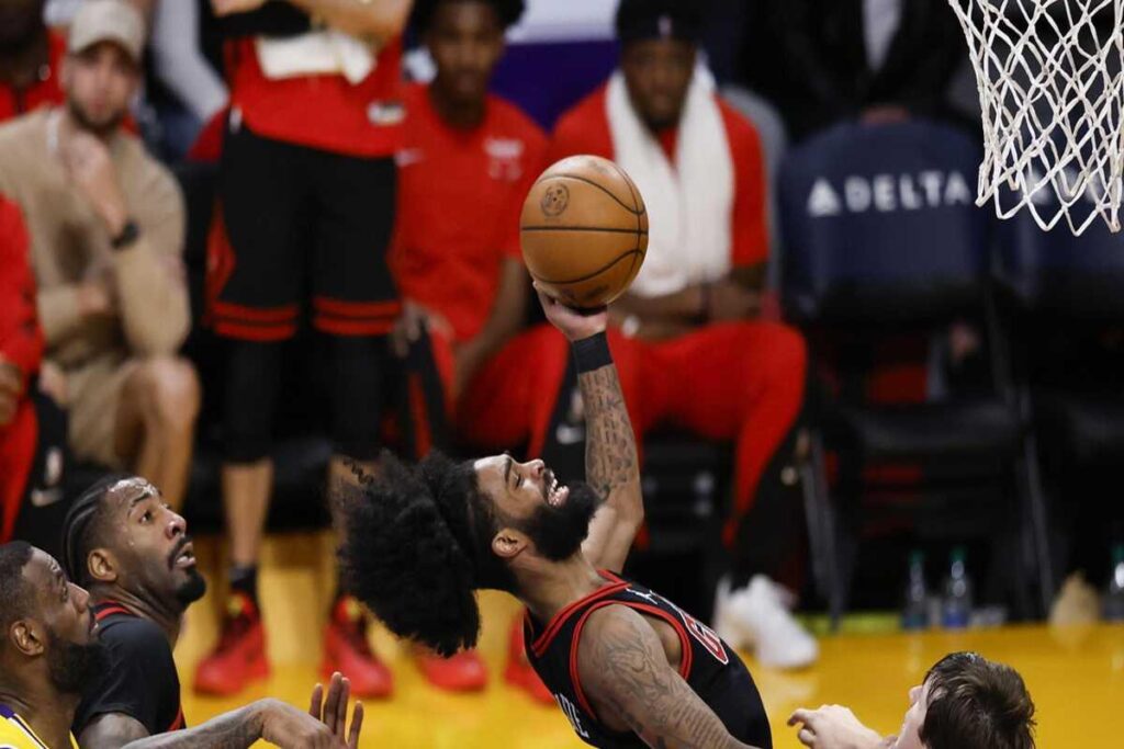 LeBron rientra, ma i Bulls schiantano i Lakers