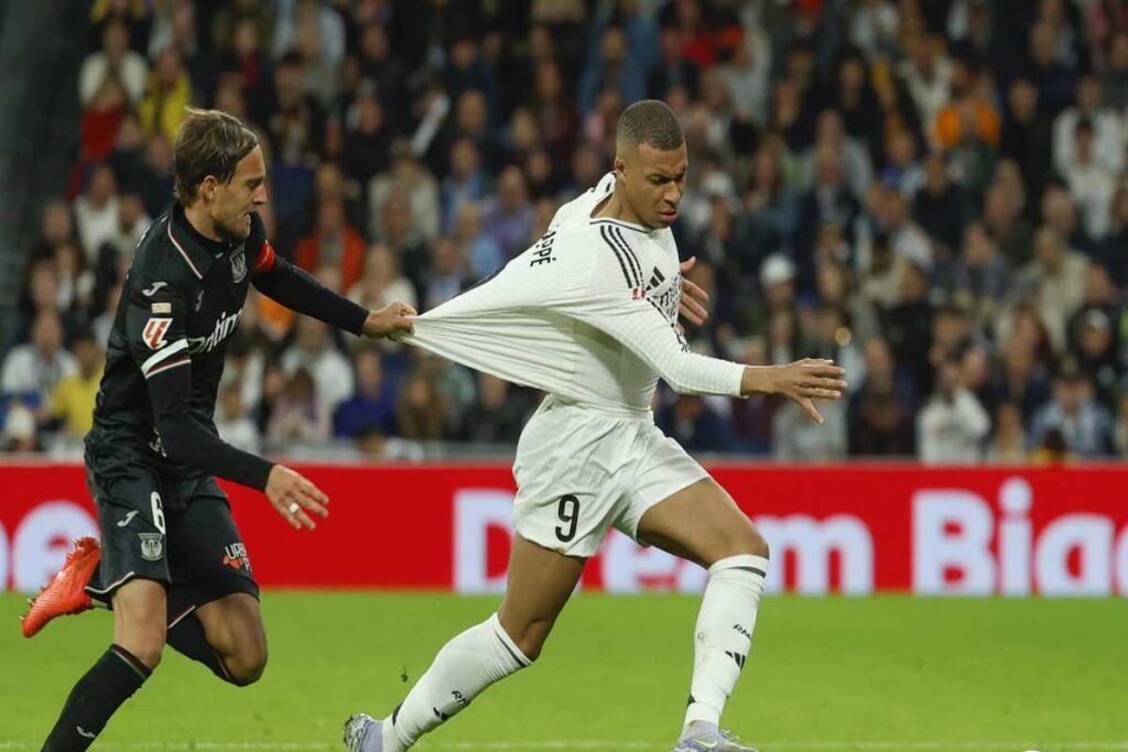 Mbappé trascina il Real Madrid alla vittoria e riporta la sfida con il Barcellona