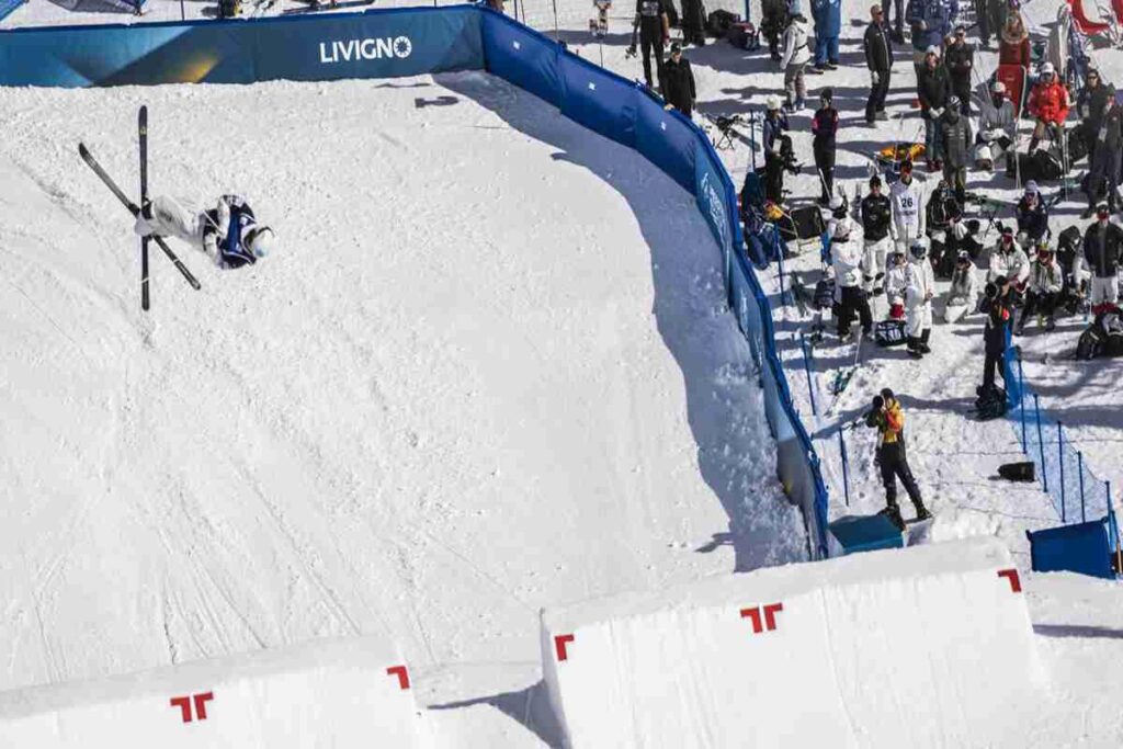 Moguls a Livigno: Kauf conquista il podio con una performance impeccabile