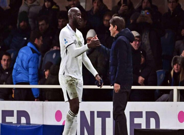 Napoli in corsa per il titolo: Conte al timone per la volata finale