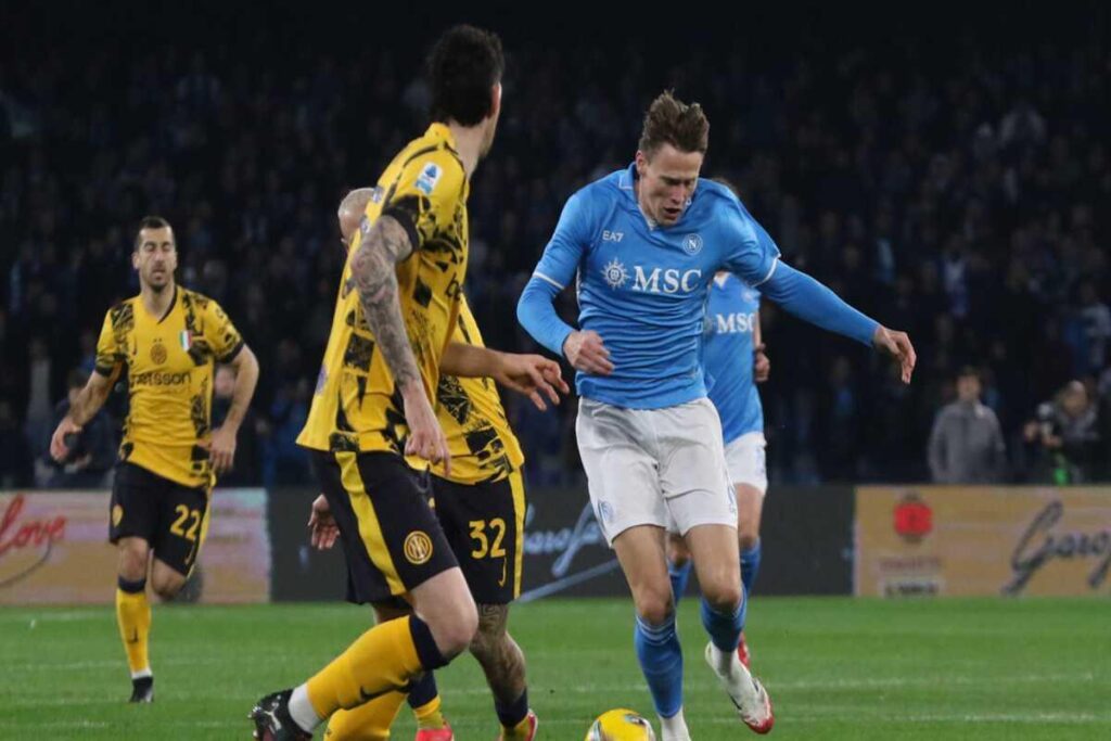 Napoli sfida l'Inter, corsa serrata per il quarto posto