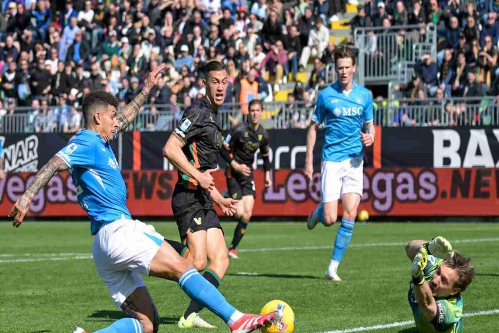 Napoli si ferma a Venezia: un pareggio che frena il sorpasso sull'Inter