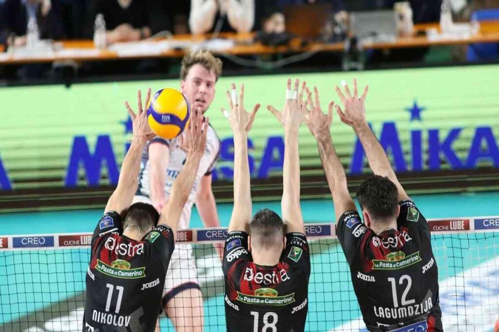 Pallavolo: Piacenza e Perugia volano in semifinale con grinta e determinazione