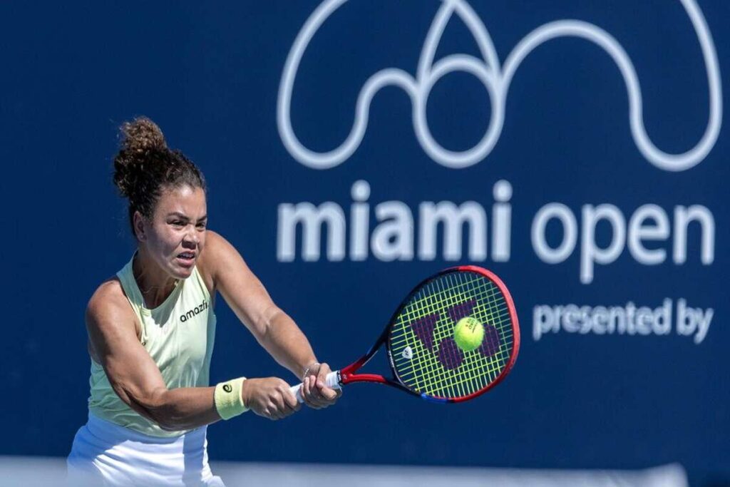 Paolini avanza agli ottavi di Miami dopo il ritiro di Jabeur