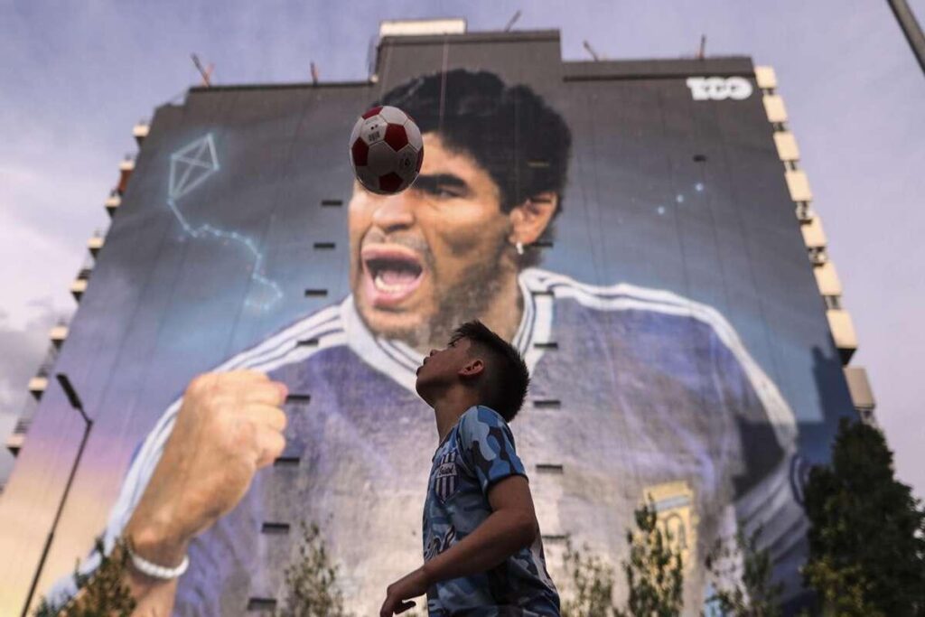 Rivivono le emozioni: il processo per la morte di Maradona inizia tra tensione e commozione