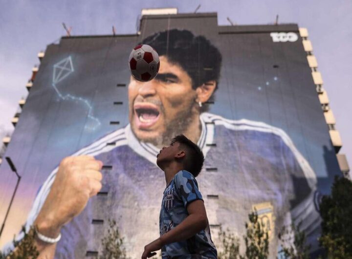 Rivivono le emozioni: il processo per la morte di Maradona inizia tra tensione e commozione