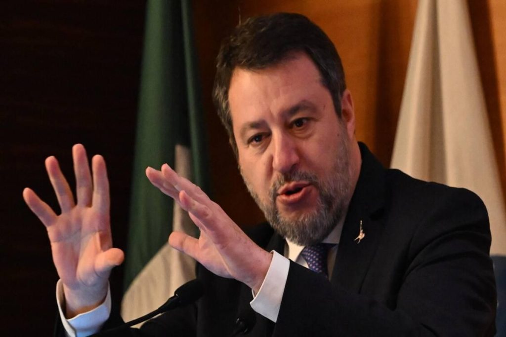 Salvini critica il numero di stranieri nel calcio e propone di investire nei vivai
