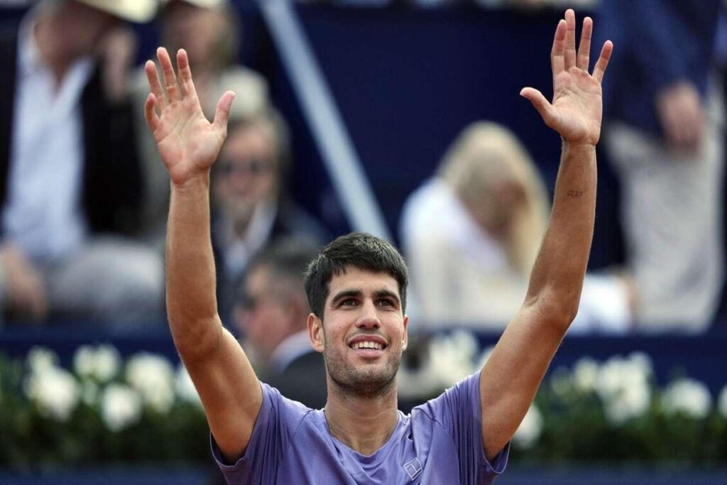 Alcaraz avanza senza sforzi, de Minaur eliminato a Barcellona